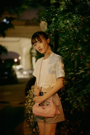 邓恩熙清爽甜美夏夜写真图片