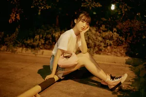 邓恩熙清爽甜美夏夜写真图片_3