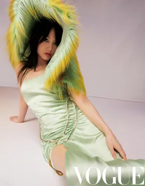 黄龄精灵羽毛造型写真图片_5