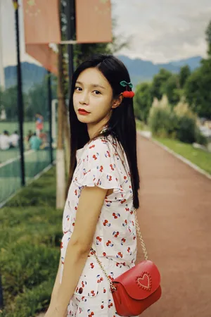 沈梦辰樱桃印花裙街拍照图片_5