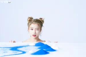 林君怡丸子头甜美写真图片_5