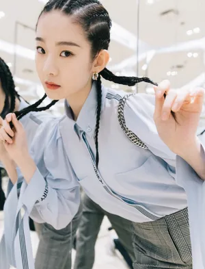 硬糖少女303张艺凡活动照图片