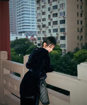 王子文格子丝绒帅气穿搭街拍写真图片_5