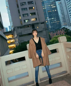 王子文格子丝绒帅气穿搭街拍写真图片_6