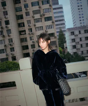 王子文格子丝绒帅气穿搭街拍写真图片_7