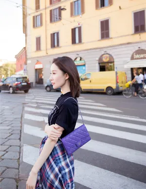 美少女舒畅米兰时髦街拍写真图片_12
