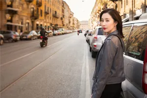 美少女舒畅米兰时髦街拍写真图片_13
