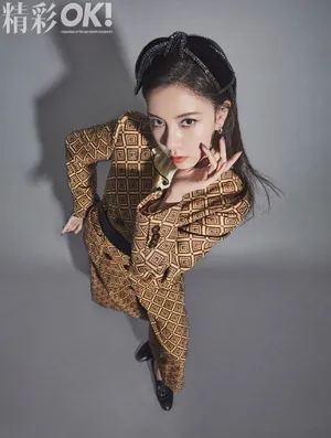 宋妍霏木色冷漠裸妆大片写真图片