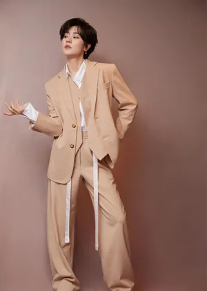 郁可唯金丝眼镜养眼写真图片_8
