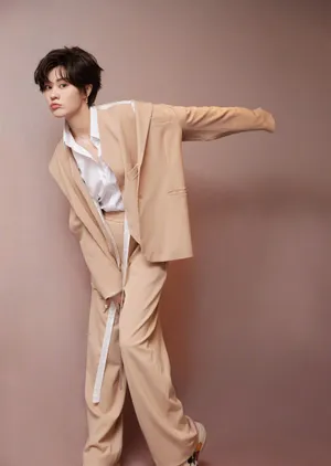 郁可唯金丝眼镜养眼写真图片_9