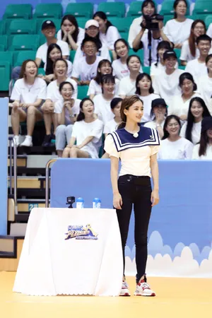 angelababy《奔跑吧》水手服造型图片