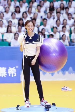 angelababy《奔跑吧》水手服造型图片_2