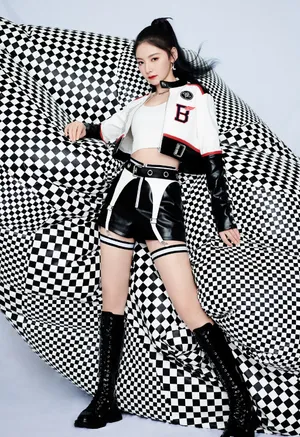 硬糖少女奥特曼套装酷甜写真图片_1