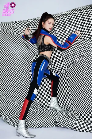 硬糖少女奥特曼套装酷甜写真图片_5