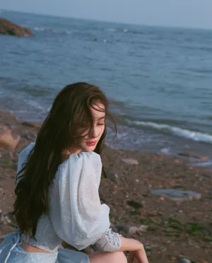 angelababy漫步海边唯美性感写真_5
