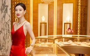 王丽坤吊带红裙性感写真图片_4