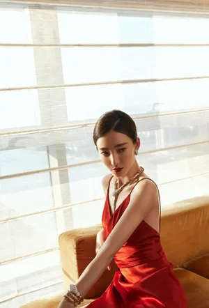 王丽坤吊带红裙性感写真图片_7