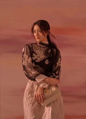 徐璐雀斑妆时尚性感写真