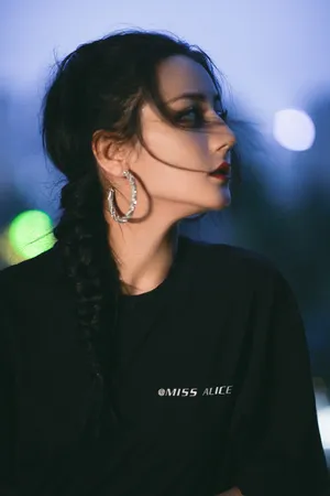 迪丽热巴酷飒摩登黑衣写真图片_2