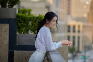 迪丽热巴纯白养眼写真图片