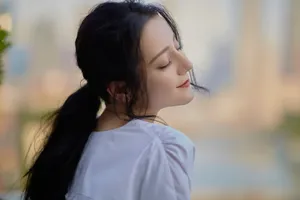 迪丽热巴纯白养眼写真图片_3