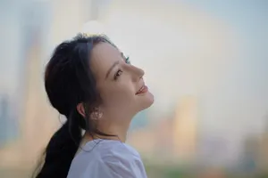 迪丽热巴纯白养眼写真图片_5