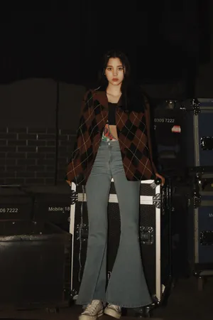 欧阳娜娜指环发辫酷美写真图片_1