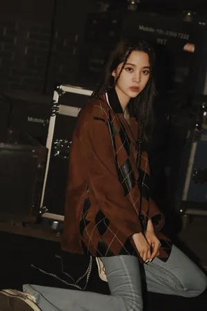 欧阳娜娜指环发辫酷美写真图片