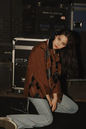 欧阳娜娜指环发辫酷美写真图片_2