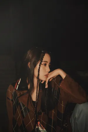 欧阳娜娜指环发辫酷美写真图片_4