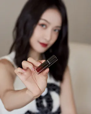 宋茜红唇性感代言写真图片_4