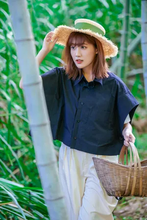 李艺彤田园风甜美写真图片