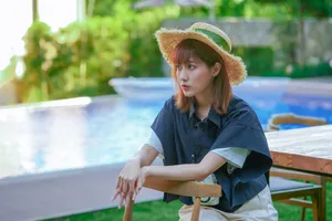 李艺彤田园风甜美写真图片_6