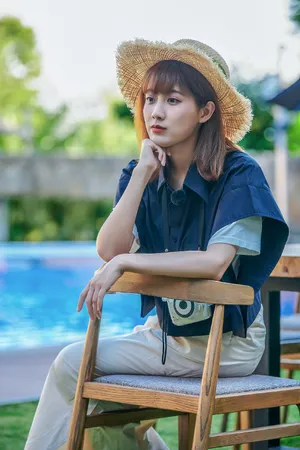 李艺彤田园风甜美写真图片_7