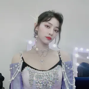 许佳琪唯美水中舞蹈服装图片_3
