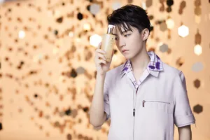 王俊凯元气清新帅气写真图片_2