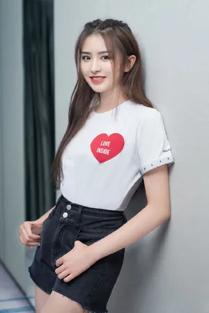 金子涵白T短裤甜美写真图片_2