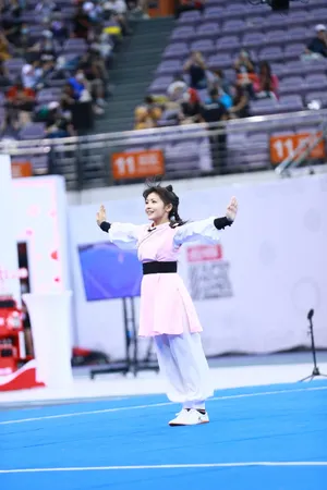 赖美云《超新星运动会》武术剧照图片_1