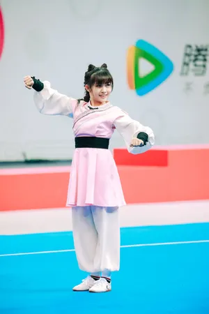 赖美云《超新星运动会》武术剧照图片_2