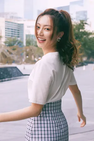黄梦莹高马尾时尚写真图片_2