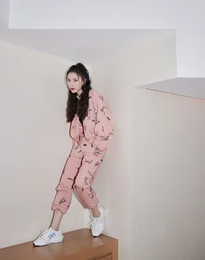 宋妍霏粉嫩甜酷写真图片_5