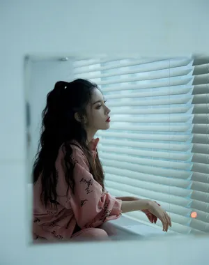 宋妍霏粉嫩甜酷写真图片_6