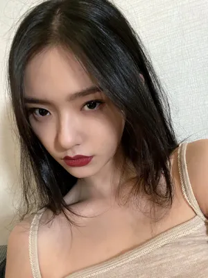 林允性感红唇写真图片_2
