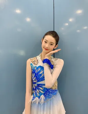 张艺凡体操服性感写真图片