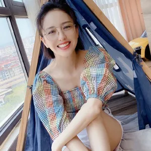 佟丽娅眼镜造型私服照图片