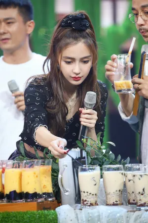 angelababy天天向上剧照写真