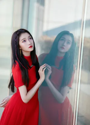 关晓彤红裙性感写真图片_4