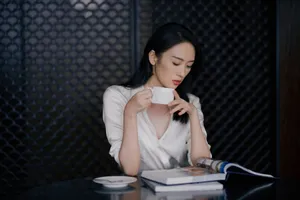 童瑶优雅知性写真图片_2