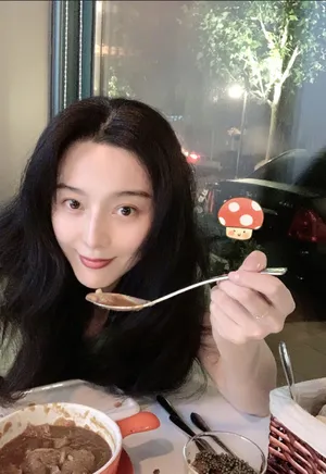 范冰冰夏日甜美歪头杀图片_1