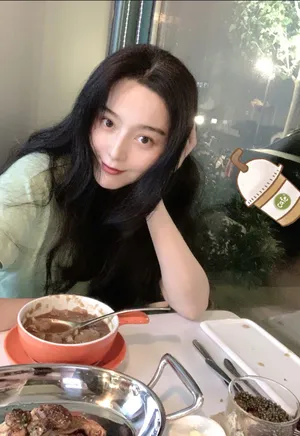范冰冰夏日甜美歪头杀图片_4
